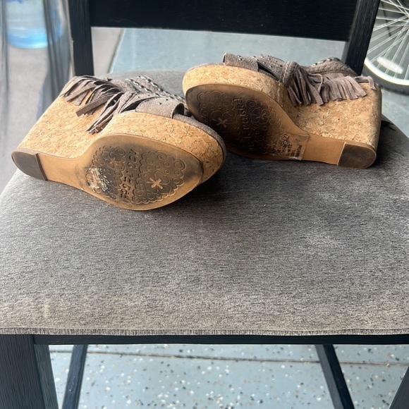 Fringe Wedges - Picture 2 of 4